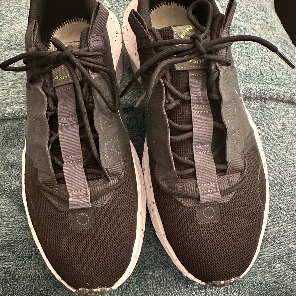 Men’s size 8.5 Nike Black and Gray Athletic Shoes